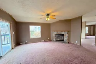 527 W 3rd St, Uhrichsville, OH 44683 - Photo 9