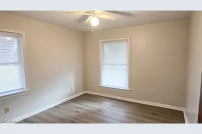 19071 Naumann Avenue, Euclid, OH 44119 - Photo 7