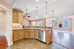 6438 Calvary Ct, Youngstown, OH 44515 - Photo 3