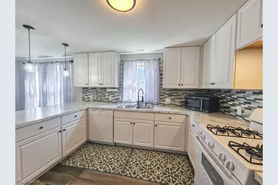 1054 Runge Avenue, Struthers, OH 44471 - Photo 11