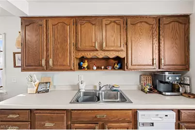 280 E 328th Street, Willowick, OH 44095 - Photo 9