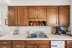 280 E 328th St, Willowick, OH 44095 - Photo 9