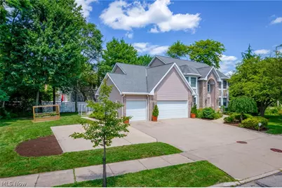 25471 Hilltop Drive, Beachwood, OH 44122 - Photo 1