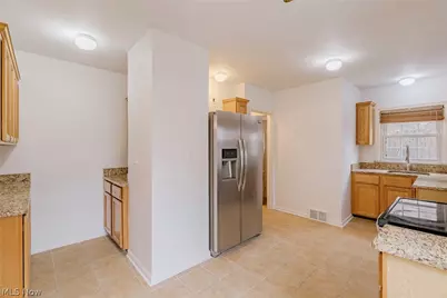 19615 Scottsdale Boulevard, Huber Heights, OH 44122 - Photo 15