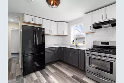 303 Delamere Road, Vermilion, OH 44089 - Photo 9