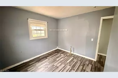 2215 Willowrow Avenue NE, Canton, OH 44705 - Photo 9