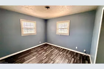 2215 Willowrow Avenue NE, Canton, OH 44705 - Photo 7