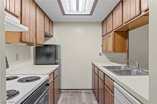 515 Meredith Ln, Cuyahoga Falls, OH 44223 - Photo 9