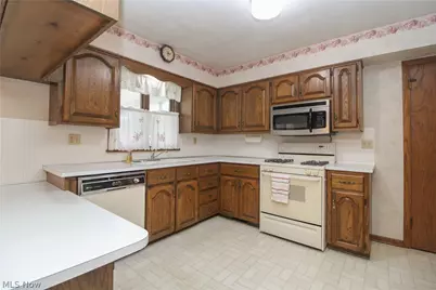 4250 Nottingham Avenue, Austintown, OH 44511 - Photo 9