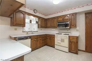 4250 Nottingham Ave, Austintown, OH 44511 - Photo 9