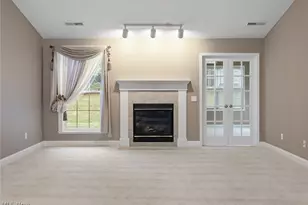 1458 Chesapeake Ave, Louisville, OH 44641 - Photo 5