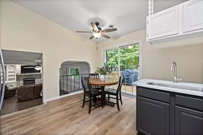 621 Van Oaks Drive, Amherst, OH 44001 - Photo 5