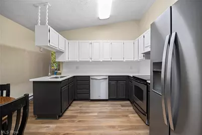 621 Van Oaks Drive, Amherst, OH 44001 - Photo 3