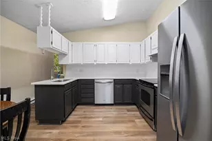 621 Van Oaks Dr, Amherst, OH 44001 - Photo 3