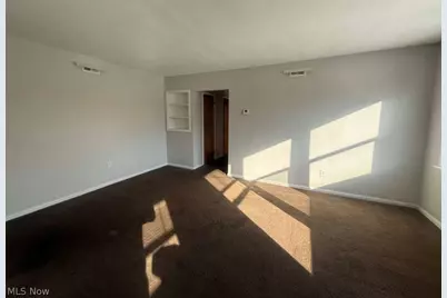 2027 Warrensville Center Road #6, South Euclid, OH 44121 - Photo 11