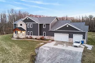 2252 Applegrove St NE, Canton, OH 44721 - Photo 1