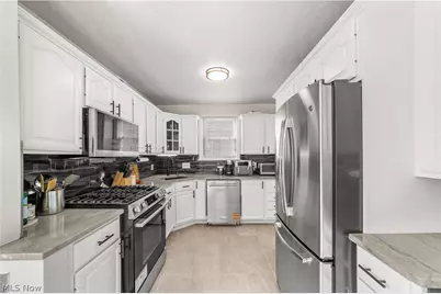 17912 Lomond Boulevard, Huber Heights, OH 44122 - Photo 11