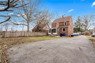 18303 Canterbury Rd, Loveland, OH 44119 - Photo 3