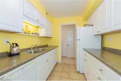 13710 Shaker Boulevard #405, Loveland, OH 44120 - Photo 11