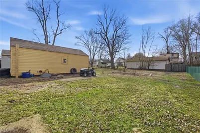 696 Meadowbrook Avenue SE, Warren, OH 44484 - Photo 7