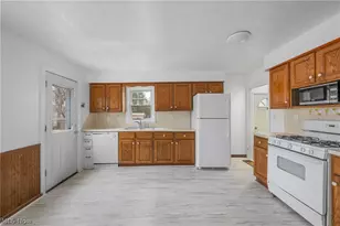 1167 Hilltop Dr, Akron, OH 44310 - Photo 7