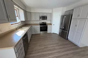 5913 Oak Point Rd, Lorain, OH 44053 - Photo 7