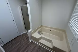 5913 Oak Point Rd, Lorain, OH 44053 - Photo 9
