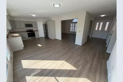 5913 Oak Point Road, Lorain, OH 44053 - Photo 3