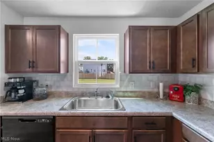 238 Leather Leaf Dr, Elyria, OH 44035 - Photo 9