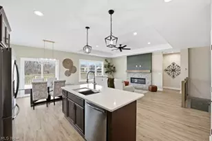 911 Dogwood Dr, Hubbard, OH 44425 - Photo 11