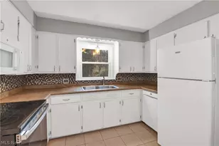 2481 N Haven Blvd, Cuyahoga Falls, OH 44223 - Photo 9