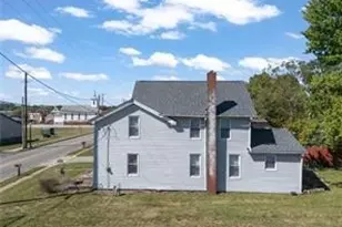 223 E Maple Street E, Hartville, OH 44632 - Photo 3