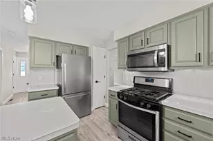107 Keswick Ct, Amherst, OH 44001 - Photo 9