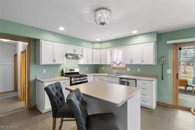 4469 Shelly Drive, Green Hills, OH 44131 - Photo 7