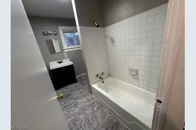 483 Douglas Street, Akron, OH 44307 - Photo 7