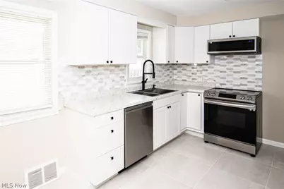 24791 Drakefield Avenue, Euclid, OH 44123 - Photo 11