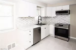 24791 Drakefield Ave, Euclid, OH 44123 - Photo 11