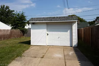 24791 Drakefield Avenue, Euclid, OH 44123 - Photo 5