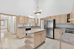 6284 S Applecross Rd, Highland Heights, OH 44143 - Photo 9