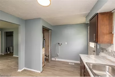 211 Brace Avenue, Elyria, OH 44035 - Photo 7