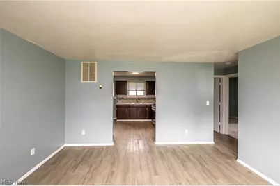 211 Brace Avenue, Elyria, OH 44035 - Photo 9