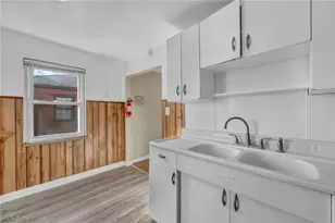 275 E 200th St, Euclid, OH 44119 - Photo 13