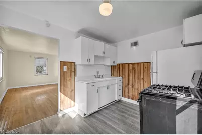 275 E 200th Street, Euclid, OH 44119 - Photo 11