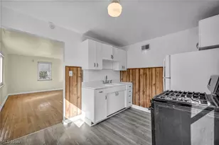 275 E 200th St, Euclid, OH 44119 - Photo 11