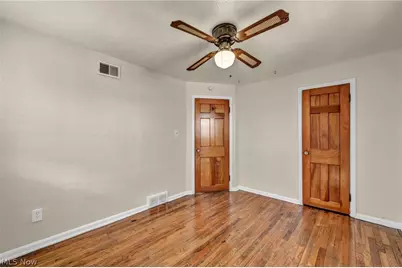 275 E 200th Street, Euclid, OH 44119 - Photo 17