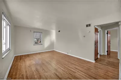 275 E 200th Street, Euclid, OH 44119 - Photo 5