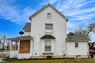 240 1st St NW, Barberton, OH 44203 - Photo 9