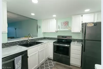 30 Marina Point Drive, Sandusky, OH 44870 - Photo 3