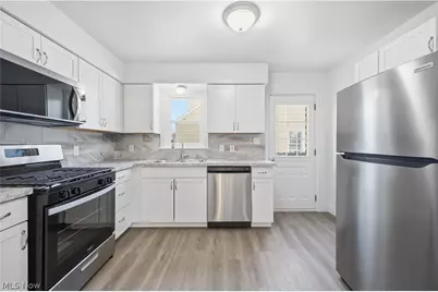 227 E Wilson Street, Struthers, OH 44471 - Photo 9