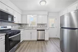 227 E Wilson St, Struthers, OH 44471 - Photo 9